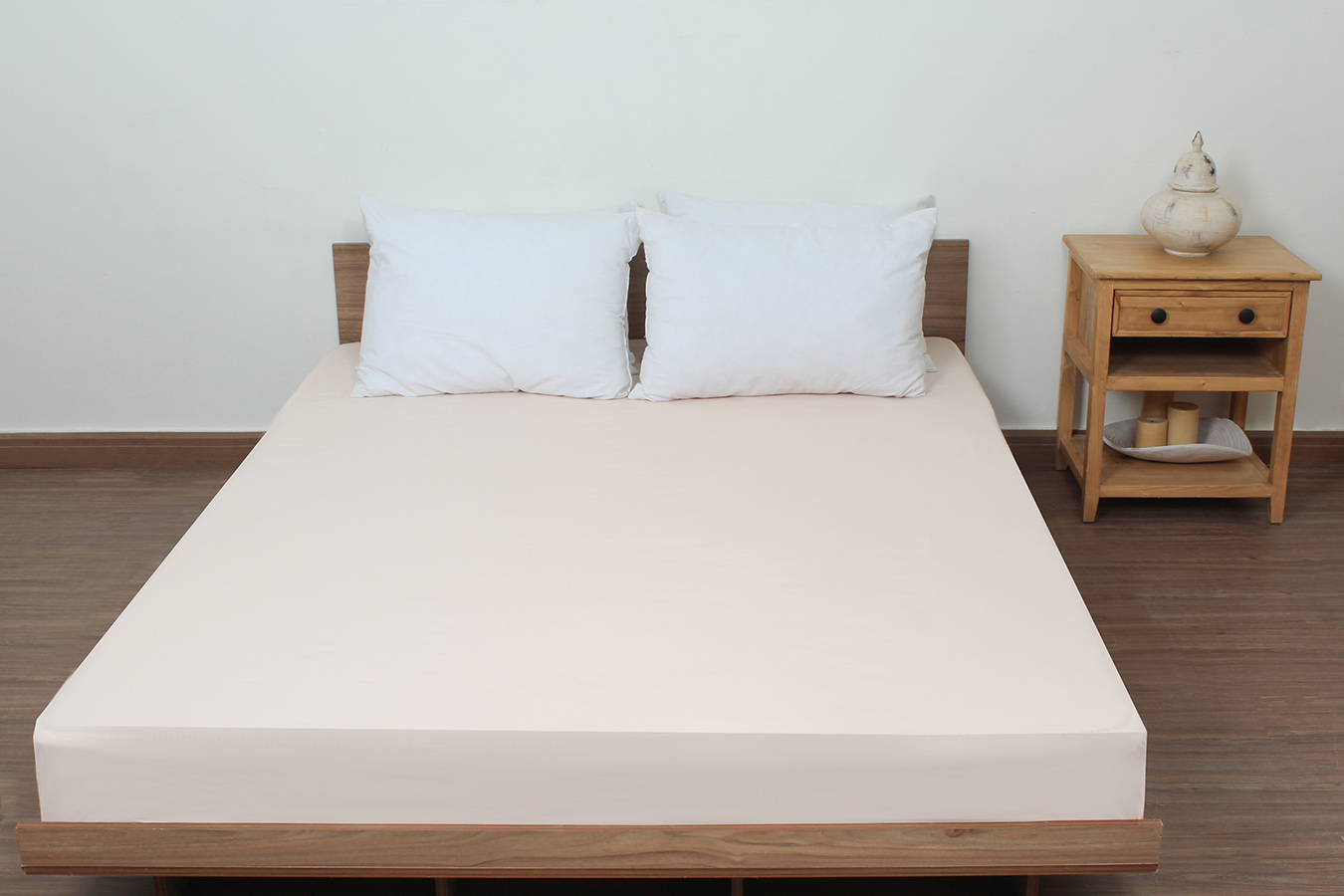 ملحفه کشدوز دو نفره 180 ساده 1116111 گلبهی(3) ملحفه کشدوز دو نفره عرض 160 بروجرد ساده رنگ گلبهی 111611 - Image 1