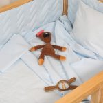 ست لحاف کودک و نوزادی هفت تکه بروجرد طرح آنجل گلدوزی رنگ آبی آسمانی