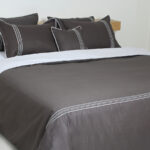 کاور تمام ست دو نفره 180 هفت تکه گلدوزی دکمه خور بروجرد طرح شمیم رنگ طوسی سیر