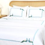 ست لحاف وکاور بزرگسال گلدوزی دو نفره هفت تکه بروجرد طرح طاووس رنگ سفید