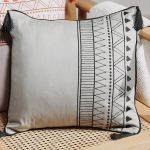 کوسن گلدوزی طرح کمند 40*40 بروجرد رنگ زیتونی