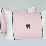 ملحفه روبالشی گلدوزی بدون قاب دو تکه 70*50 بروجرد طرح شاپرک رنگ صورتی